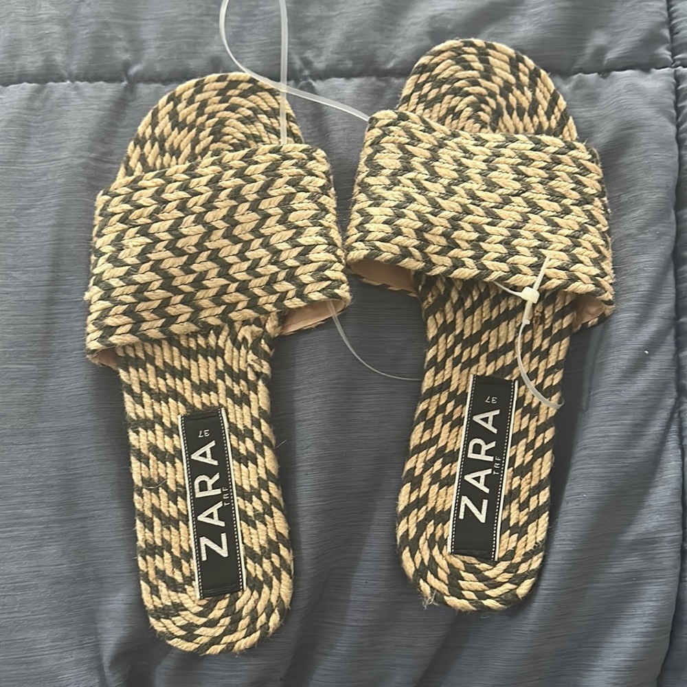 Zara trafaluc 37 sandals